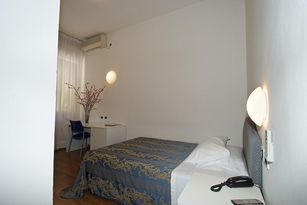 Hotel Mediterraneo Кьянчано-Терме Номер фото